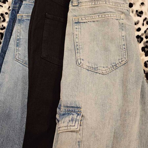 Gap 3 Pairs of Jeans - Picture 2 of 16